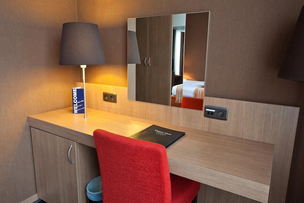 Hotel Theater 4*